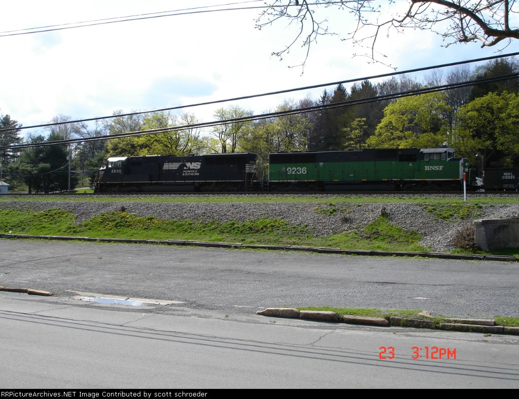 NS 2630 & BNSF 9236 head downgrade (EB) w/Dynamic Brakes howling